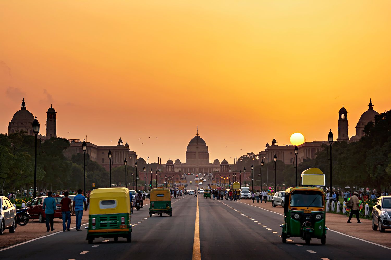 Dehradun to Delhi Taxi Service