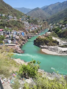 Devprayag Sangam - Bhagirathi - Alaknanda merge and form the holy Ganga